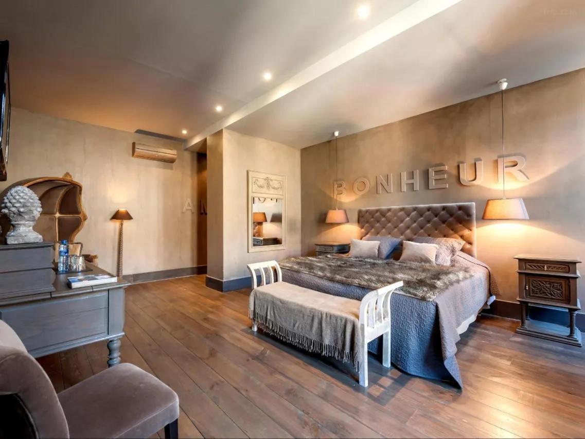Hotel De La Tour Châtillon-sur-Chalaronne Exteriör bild