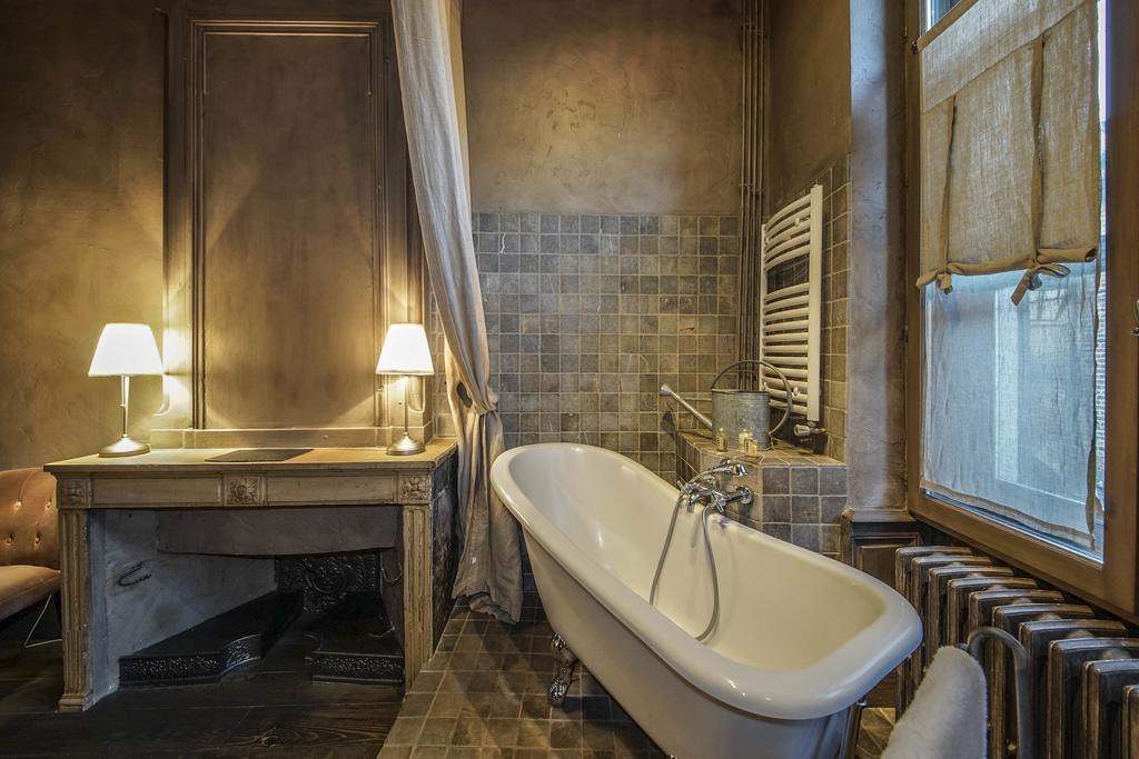 Hotel De La Tour Châtillon-sur-Chalaronne Exteriör bild
